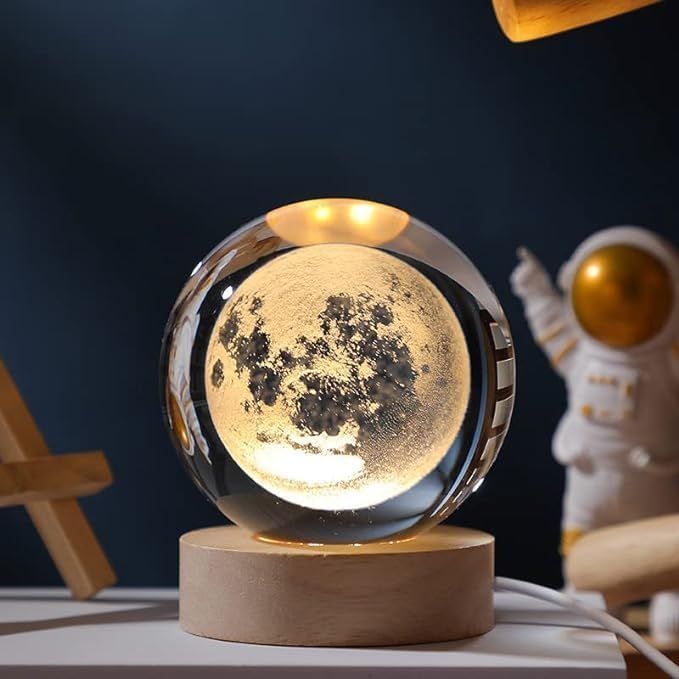 LunarGlow Sphere™ – The Moon Captured in Crystal