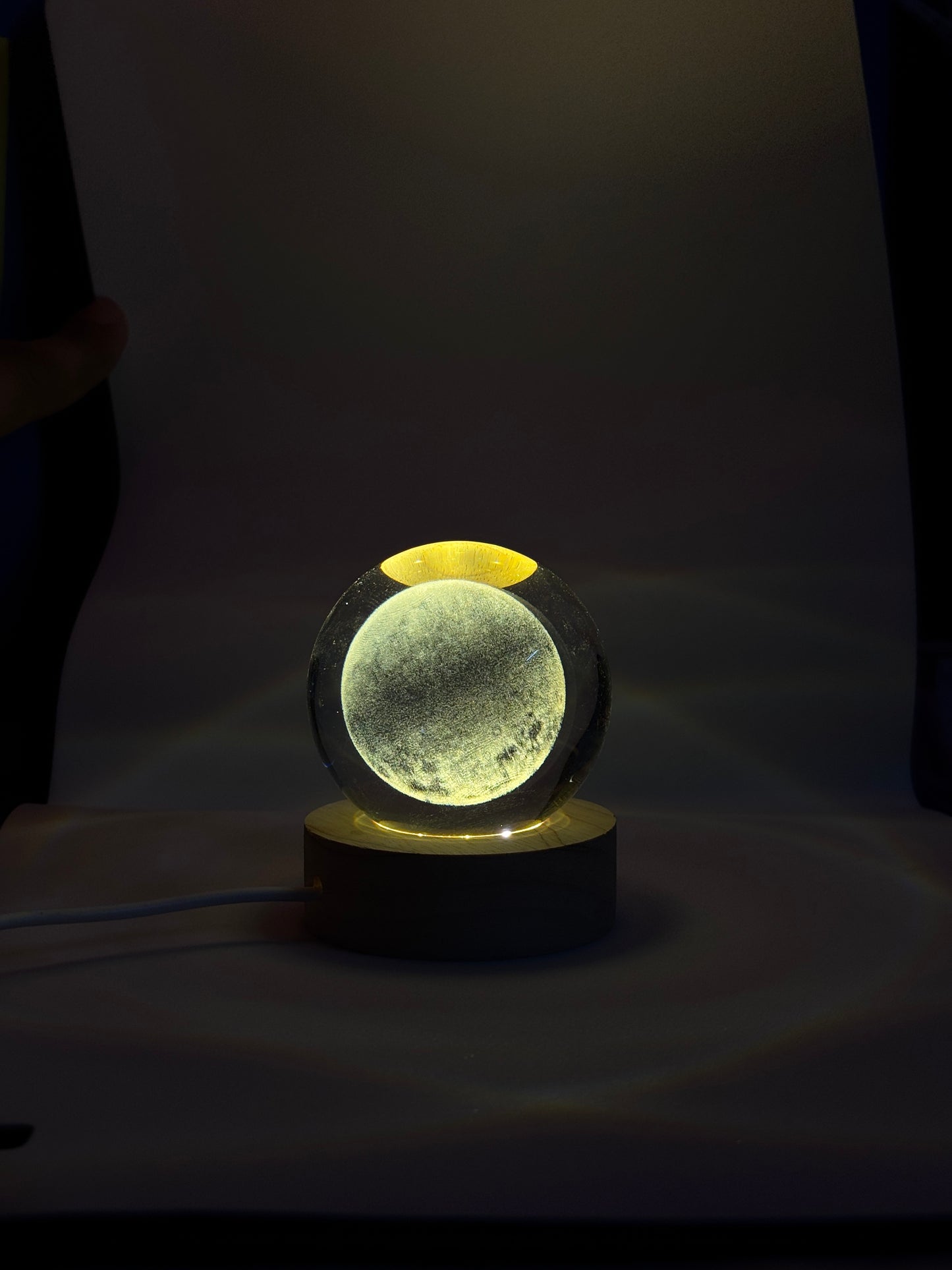 LunarGlow Sphere™ – The Moon Captured in Crystal