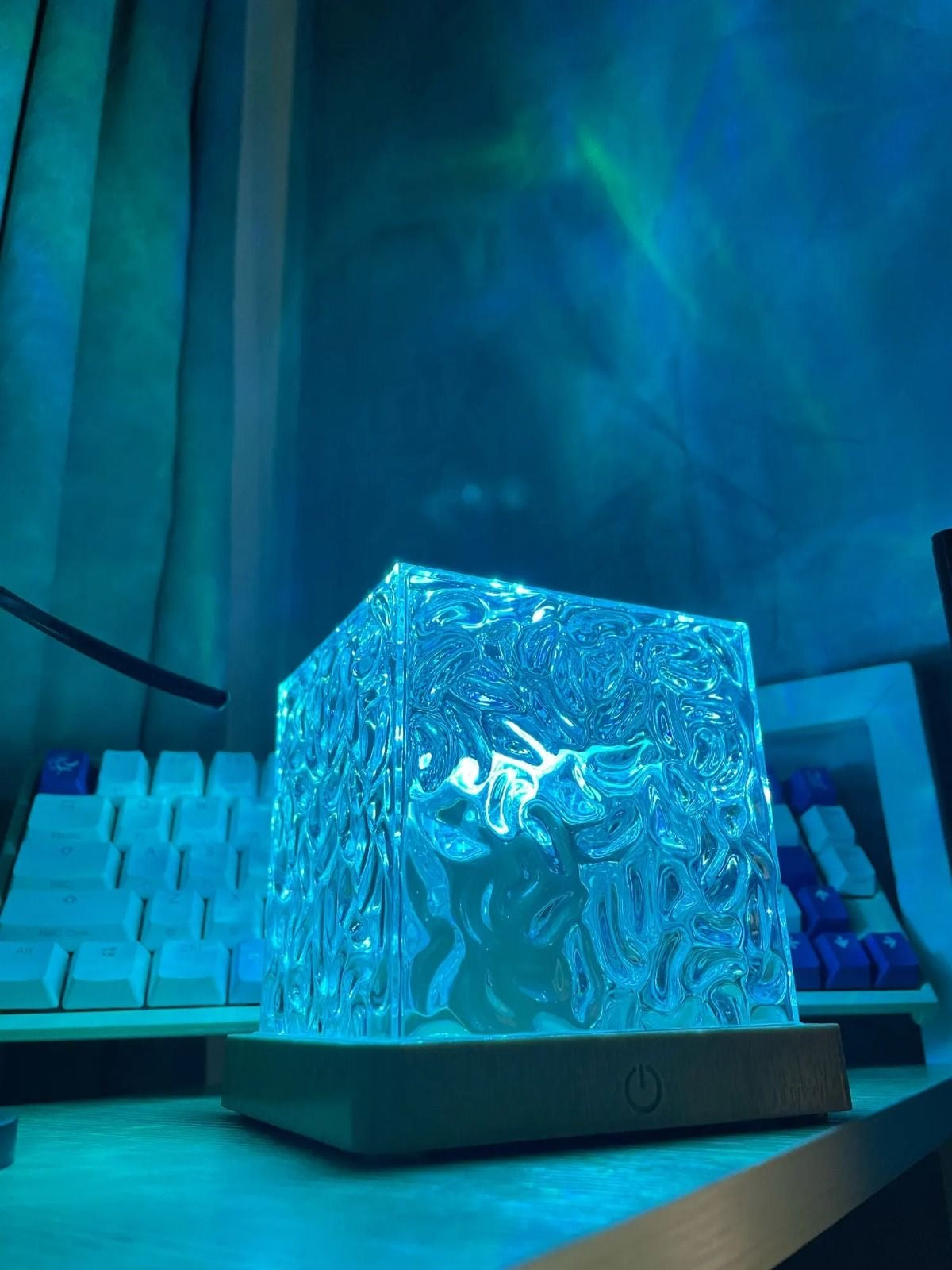 AuroraGlow Cube™ – Dreamy LED Crystal Mood Light